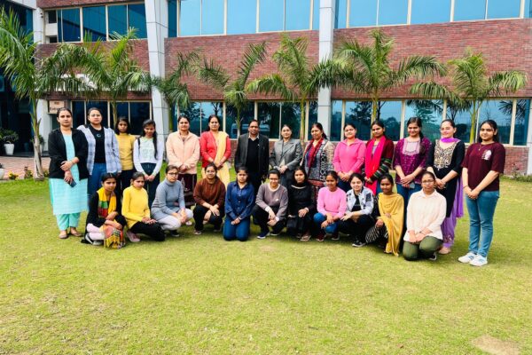 महाराजा अग्रसेन कन्या महाविद्यालय, लाइन पार्क, बहादुरगढ़ की 25 छात्राओं ने अपनी प्रधानाचार्य श्रीमती रवन्ती शर्मा जी की उपस्थिति में Combit Footwear और फुटवियर क्लस्टर का औद्योगिक दौरा किया।