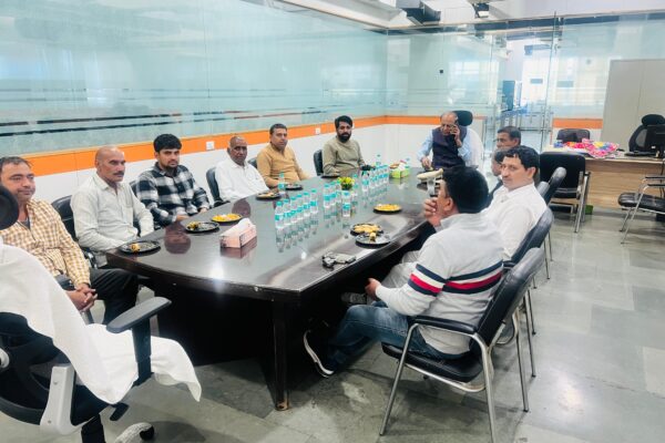 बहादुरगढ़ में बसों के सुचारू एवं सुरक्षित संचालन को सुनिश्चित करने हेतु सभी बस चालकों एवं बस मालिकों की एक महत्वपूर्ण बैठक आयोजित की गई।